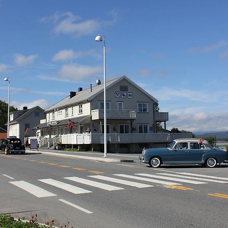 Ulvsvag Gjestgiveri Og Fjordcamping As 외부 사진