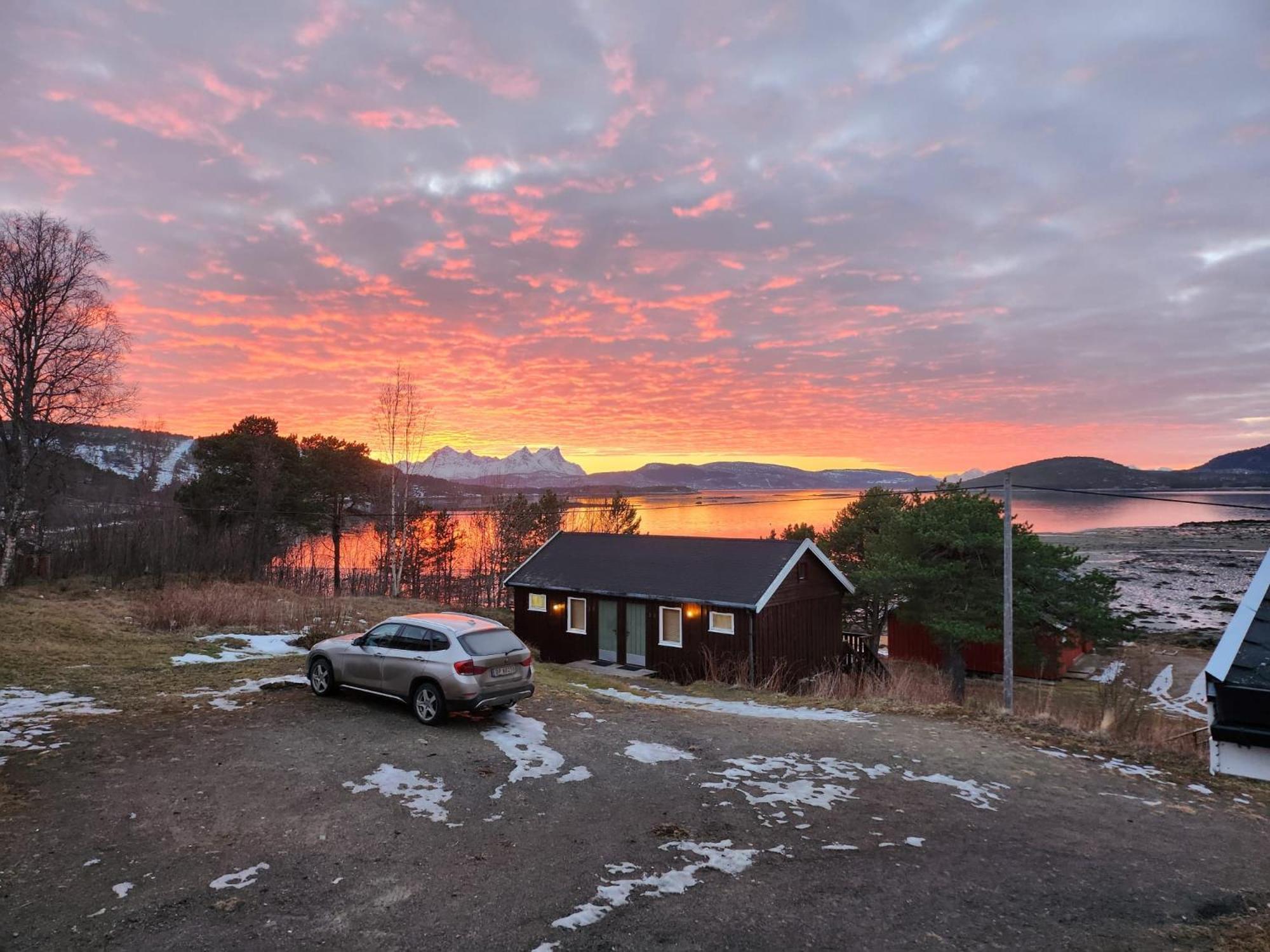 Ulvsvag Gjestgiveri Og Fjordcamping As 외부 사진