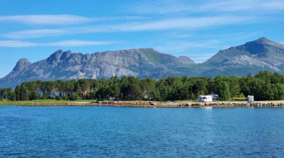 Ulvsvag Gjestgiveri Og Fjordcamping As 외부 사진