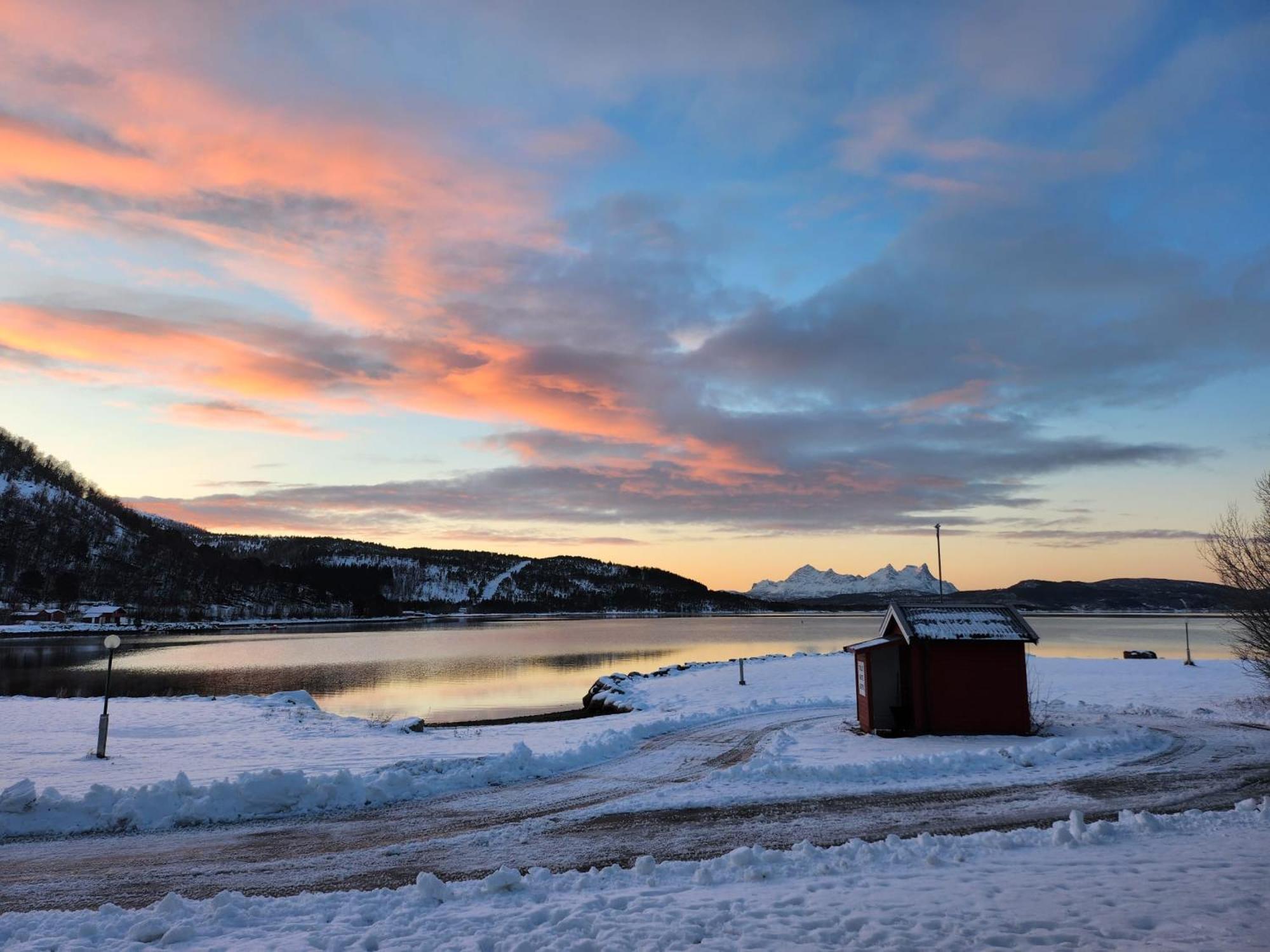 Ulvsvag Gjestgiveri Og Fjordcamping As 외부 사진