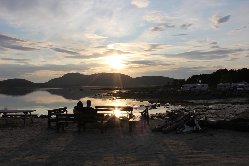 Ulvsvag Gjestgiveri Og Fjordcamping As 외부 사진